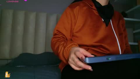     online show from November 5, 12:10 pm