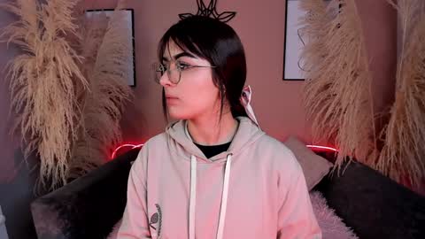 Snapshot of megan_moore__ chatting on January 6, 12:35 pm online show from January 6, 12:35 pm