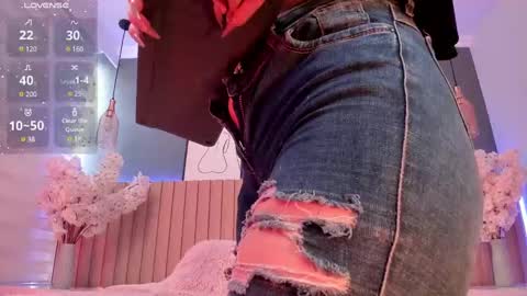 Snapshot of megan_moore__ chatting on February 13, 12:11 pm online show from February 13, 12:11 pm