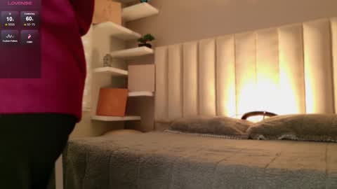 Snapshot of megan_moore__ chatting on October 21, 12:09 pm online show from October 21, 12:09 pm
