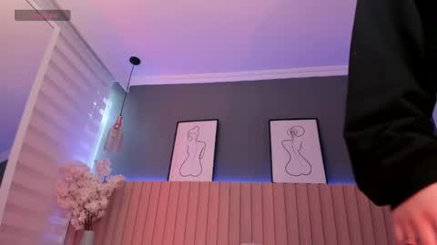 Snapshot of megan_moore__ chatting on February 7, 12:39 pm online show from February 7, 12:39 pm