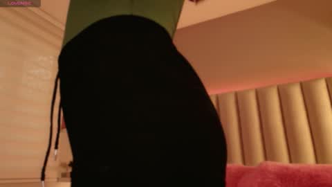Snapshot of megan_moore__ chatting on September 15, 12:13 pm online show from September 15, 12:13 pm