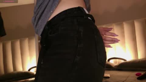 Snapshot of megan_moore__ chatting on October 16, 12:30 pm online show from October 16, 12:30 pm