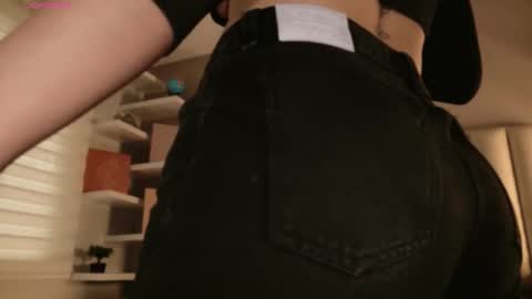 Snapshot of megan_moore__ chatting on September 22, 12:14 pm online show from September 22, 12:14 pm