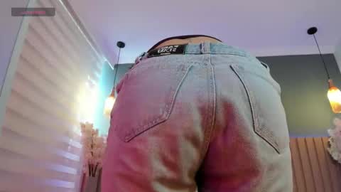 Snapshot of megan_moore__ chatting on January 30, 1:09 pm online show from January 30, 1:09 pm