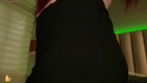 Snapshot of megan_moore__ chatting on September 24, 12:26 pm online show from September 24, 12:26 pm