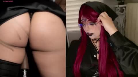 Snapshot of megan_moore__ chatting on October 17, 1:25 pm online show from October 17, 1:25 pm