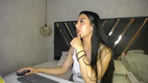 Megan pink18 online show from June 2, 4:13 am