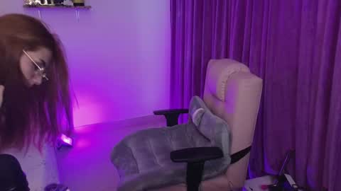                 Laura                 online show from January 14, 10:55 pm