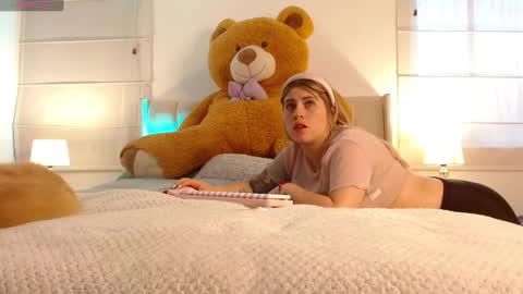 Snapshot of meganlk chatting on January 3, 8:11 pm MEGAN online show from January 3, 8:11 pm