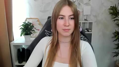 Snapshot of meganx_candy chatting on October 7, 12:31 pm Megan online show from October 7, 12:31 pm