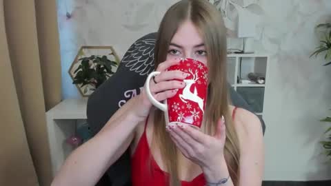 Snapshot of meganx_candy chatting on December 2, 1:56 pm Megan online show from December 2, 1:56 pm