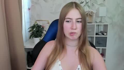 Snapshot of meganx_candy chatting on September 9, 3:45 pm Megan online show from September 9, 3:45 pm