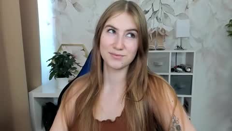 Snapshot of meganx_candy chatting on October 12, 11:01 am Megan online show from October 12, 11:01 am
