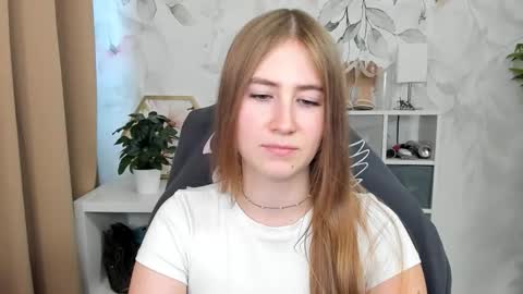 Snapshot of meganx_candy chatting on October 8, 12:42 pm Megan online show from October 8, 12:42 pm