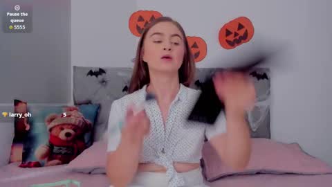 Snapshot of meganysammy chatting on October 16, 7:49 pm megansammy online show from October 16, 7:49 pm