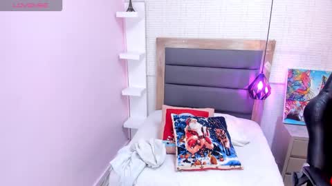 M E G A N  online show from December 18, 3:22 am