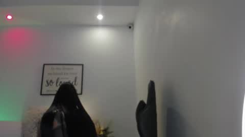 melan_owen online show from March 18, 11:04 am
