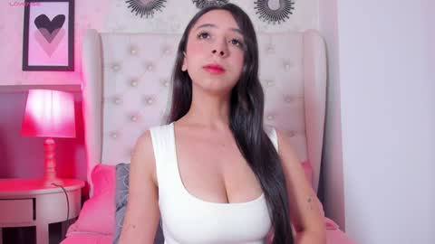 Snapshot of melanie__hills chatting on February 4, 11:38 am Melanie online show from February 4, 11:38 am