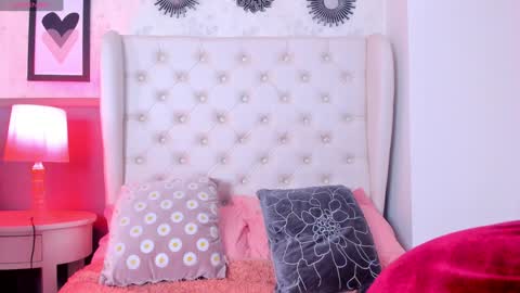 Snapshot of melanie__hills chatting on February 8, 11:22 am Melanie online show from February 8, 11:22 am
