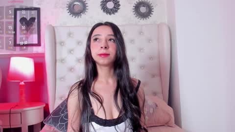 Snapshot of melanie__hills chatting on December 30, 11:15 am Melanie online show from December 30, 11:15 am