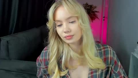Snapshot of melanie_ryer chatting on October 21, 11:09 pm Melanie online show from October 21, 11:09 pm
