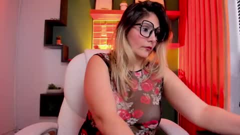 Snapshot of melanie_silver_ chatting on September 26, 9:45 pm Melanie online show from September 26, 9:45 pm