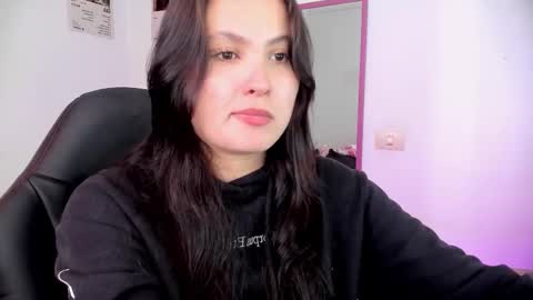 mel  online show from March 30, 6:18 pm