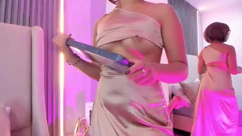 MelanieRoah online show from November 15, 8:10 pm