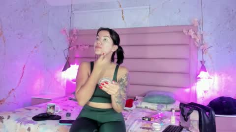 Melanie Roux online show from November 24, 7:38 pm