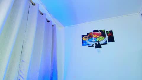 melannia_hills online show from November 12, 6:00 am