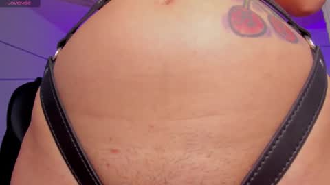 Snapshot of melanny_luv chatting on March 4, 10:16 pm MelanyLuv online show from March 4, 10:16 pm