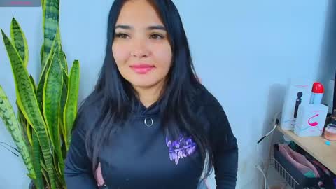    Independent model online show from May 19, 1:56 am