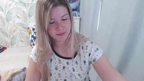 Melissa  Ray online show from September 23, 4:43 am