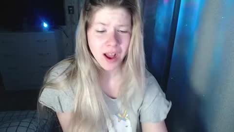 Melissa  Ray online show from March 5, 10:23 pm