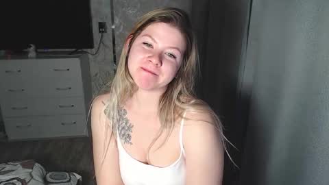 Melissa  Ray online show from February 11, 7:27 pm