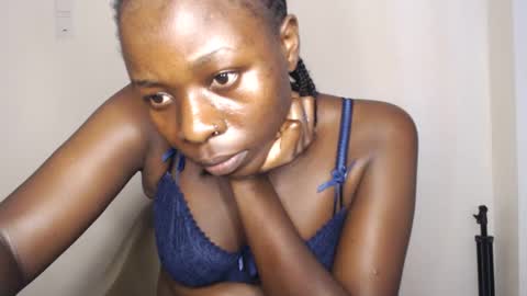Snapshot of mellanin_pretty_ chatting on January 22, 11:01 am . online show from January 22, 11:01 am