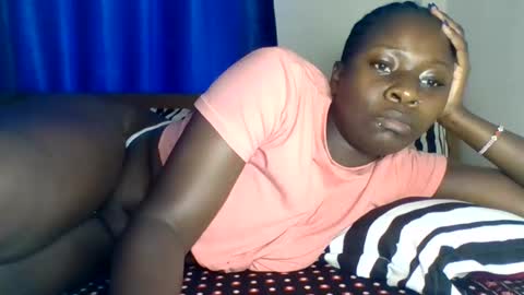 Snapshot of mellanin_pretty_ chatting on October 8, 10:52 am . online show from October 8, 10:52 am