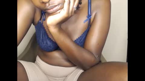 Snapshot of mellanin_pretty_ chatting on January 23, 3:05 am . online show from January 23, 3:05 am