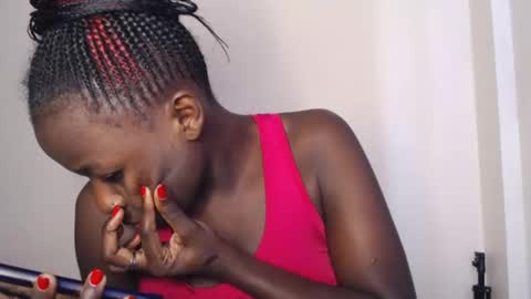 Snapshot of mellanin_pretty_ chatting on December 27, 8:24 am . online show from December 27, 8:24 am