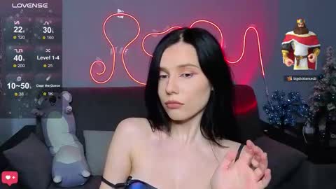 mellhyees online show from December 17, 5:17 pm