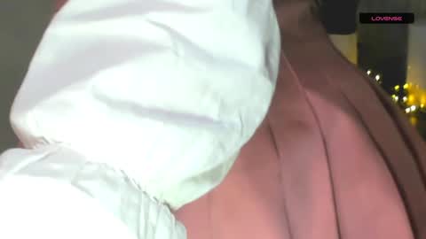 MelMooon online show from December 7, 2:13 pm