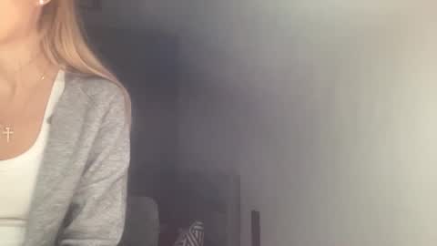Snapshot of melodie_sweet chatting on October 14, 3:25 pm Melodie online show from October 14, 3:25 pm