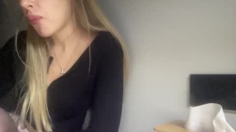 Snapshot of melodie_sweet chatting on October 19, 3:36 pm Melodie online show from October 19, 3:36 pm