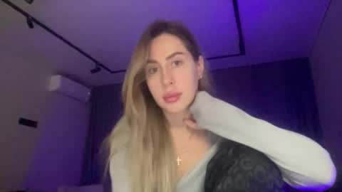 Snapshot of melodie_sweet chatting on October 9, 4:22 pm Melodie online show from October 9, 4:22 pm