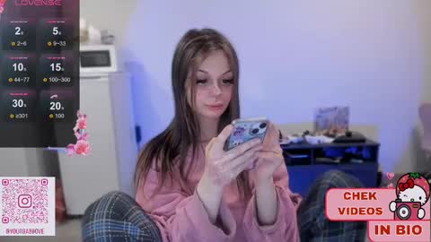 Snapshot of melonipinkbb chatting on February 14, 3:11 am MELONI online show from February 14, 3:11 am