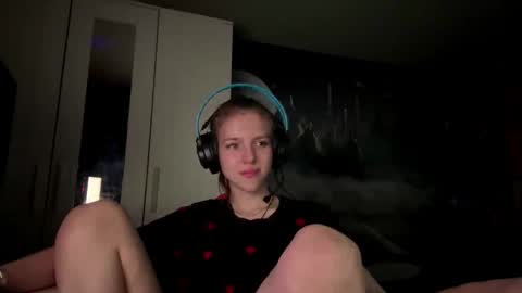 Snapshot of melonygriffen chatting on October 9, 12:31 pm Hi Im Aria 18 years old online show from October 9, 12:31 pm