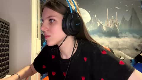 Hi Im Aria 18 years old online show from November 5, 5:18 pm