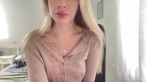 Melodie Sweet online show from November 22, 9:01 am