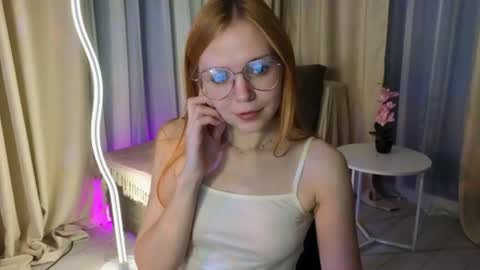 memymee_ online show from June 15, 2:34 am